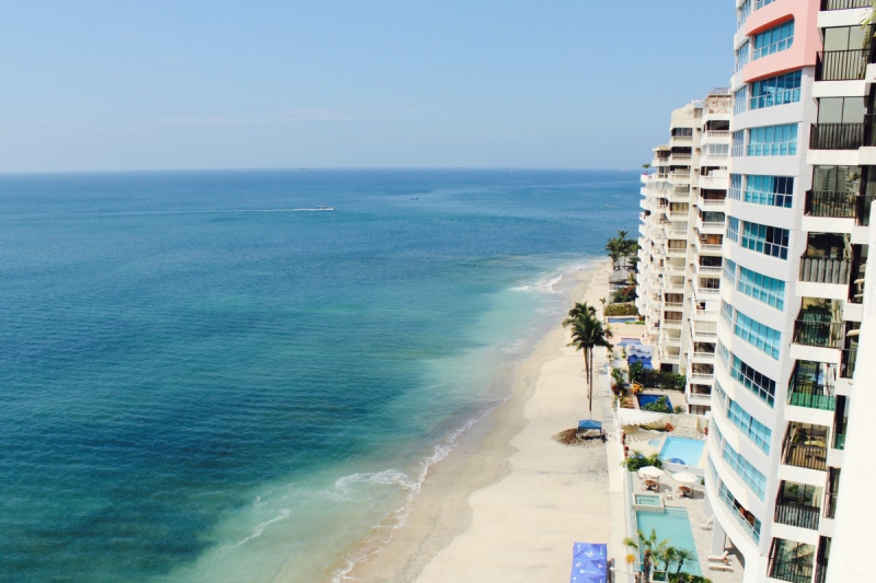 chambre-hote-CHATEAUVERT-min_beach_ocean_shore_hotel_palm_tree-33726